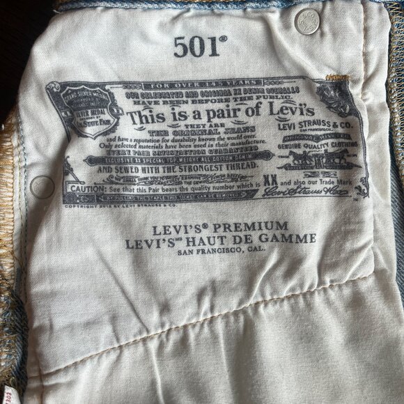 LEVI'S 501 JEAN SHORTS - Picture 4 of 6